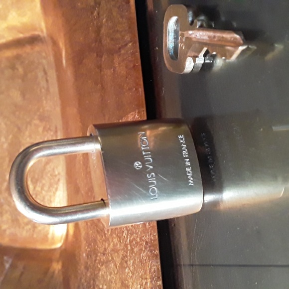 Auth LOUIS VUITTON #321 Lock & Key, Brass - Picture 13 of 17